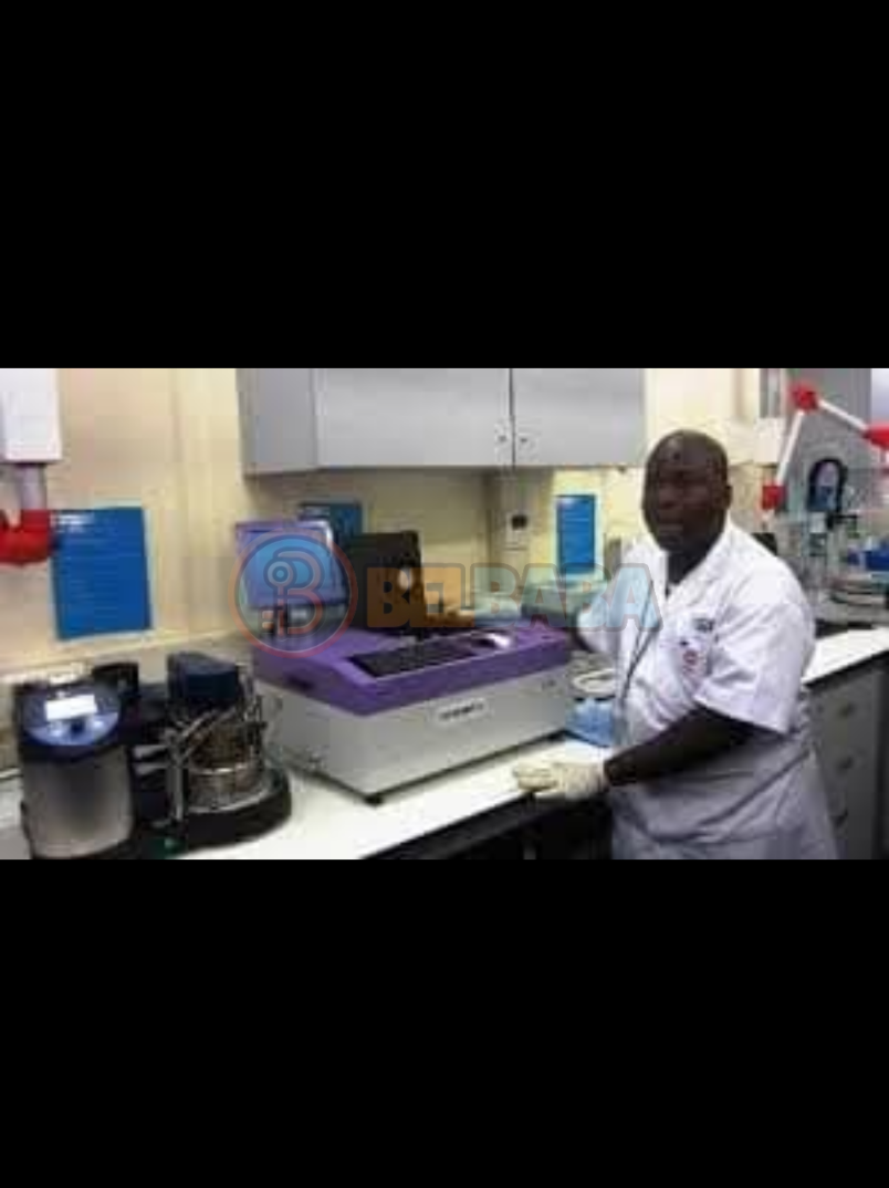 Laboratoire global nettoyage express en chimie monétaire billets noirs verts etc